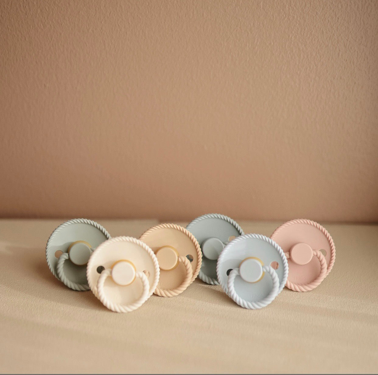 Frigg Rope Natural Rubber Baby Pacifier (Silver Gray / French Gray)