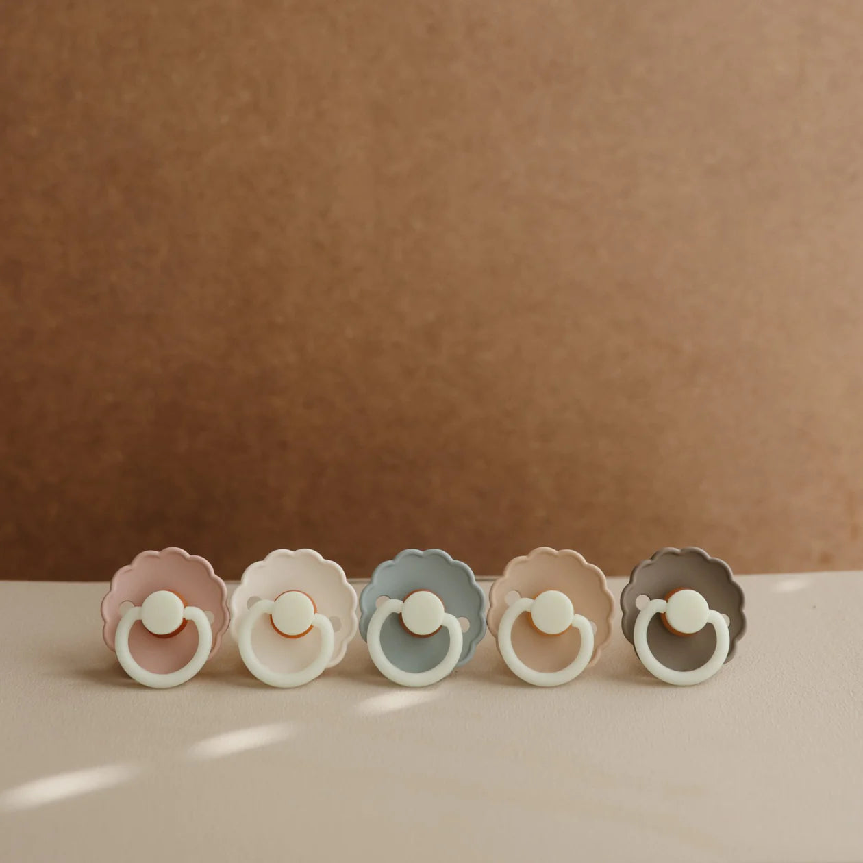 Frigg Daisy Night Natural Rubber Baby Pacifier (Portobello / Croissant)