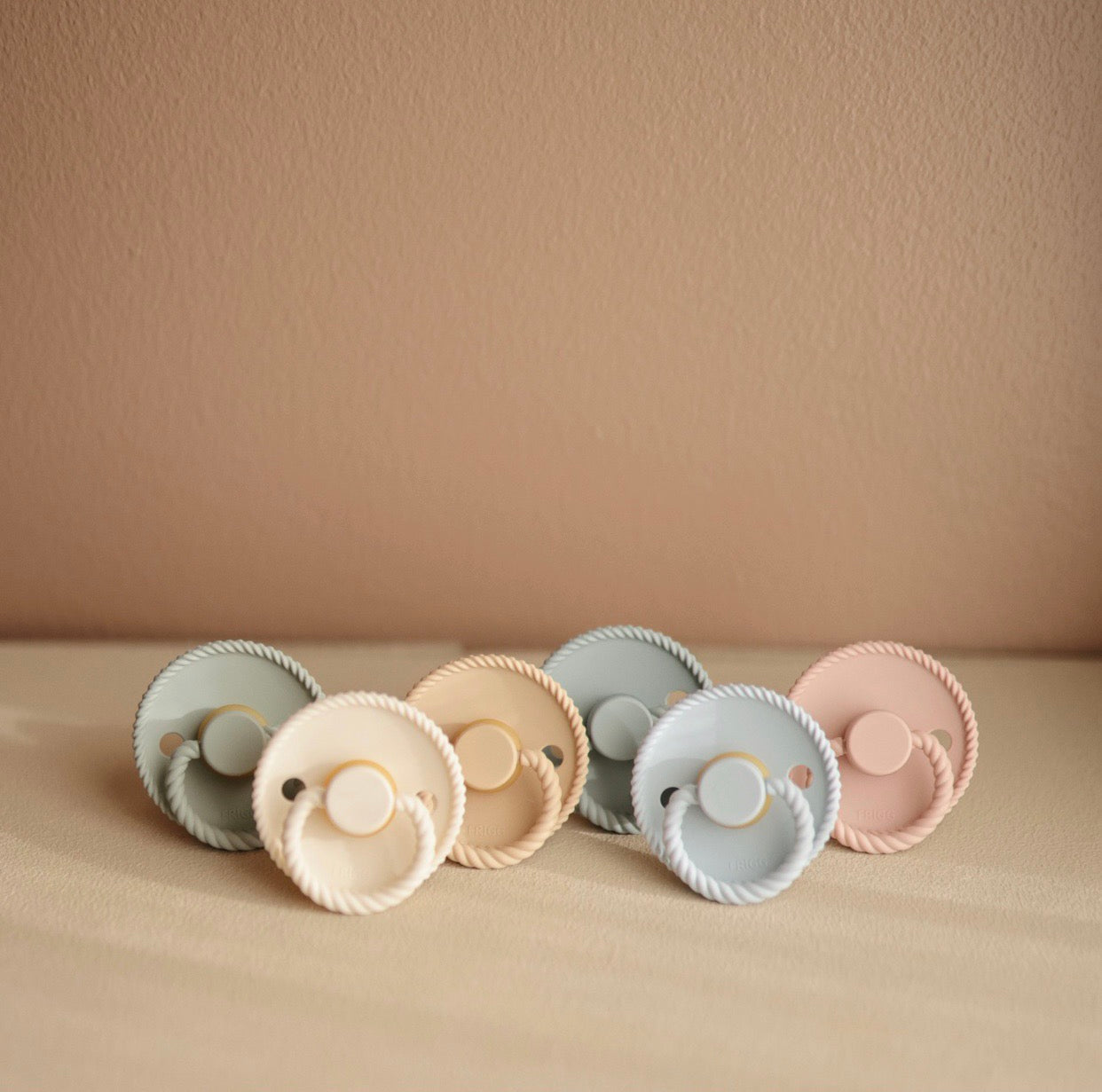 Frigg rope natural rubber baby pacifier (olive / sage)