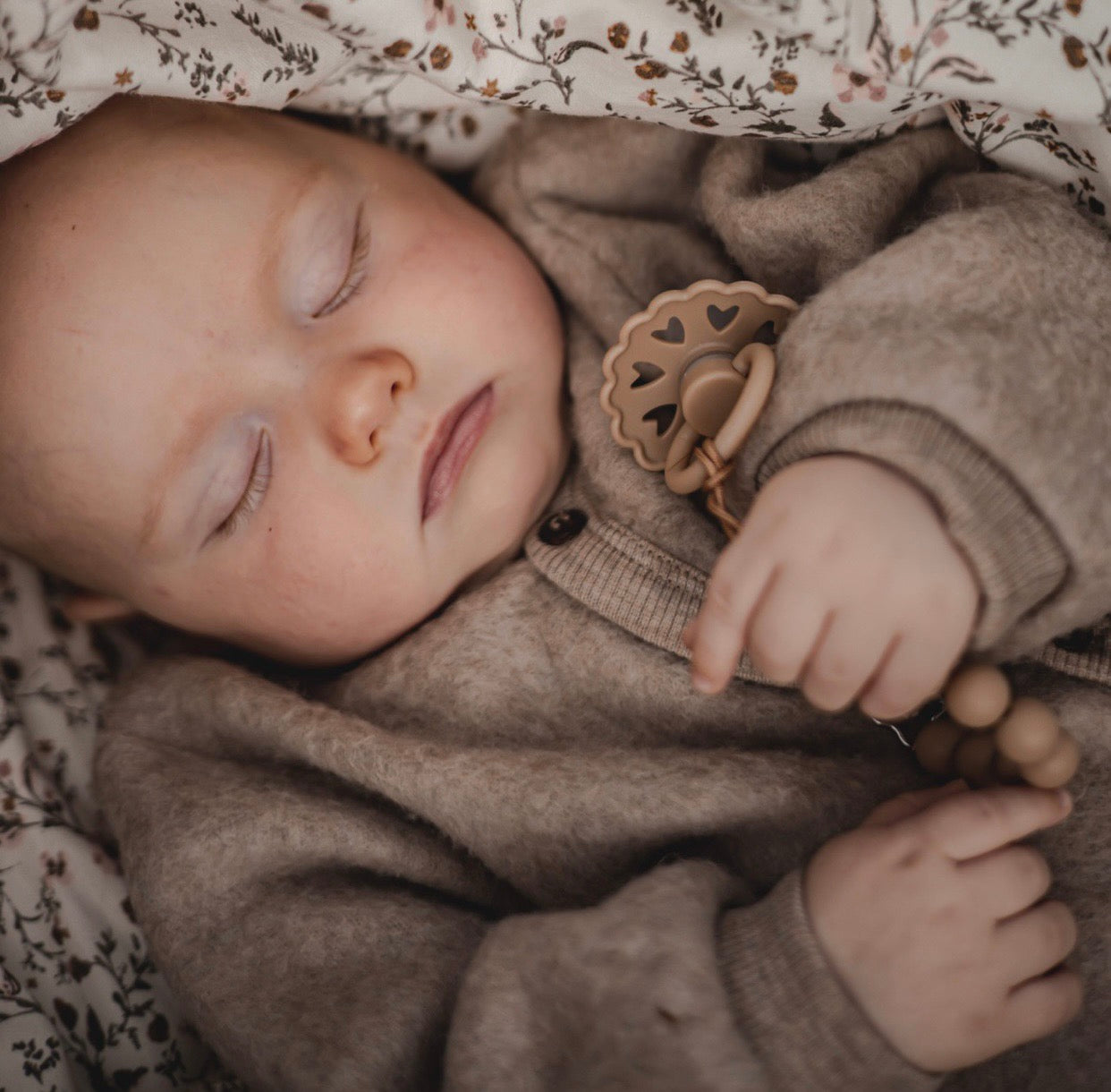 Frigg andersen natural rubber baby pacifier (silky satin / willow gray)