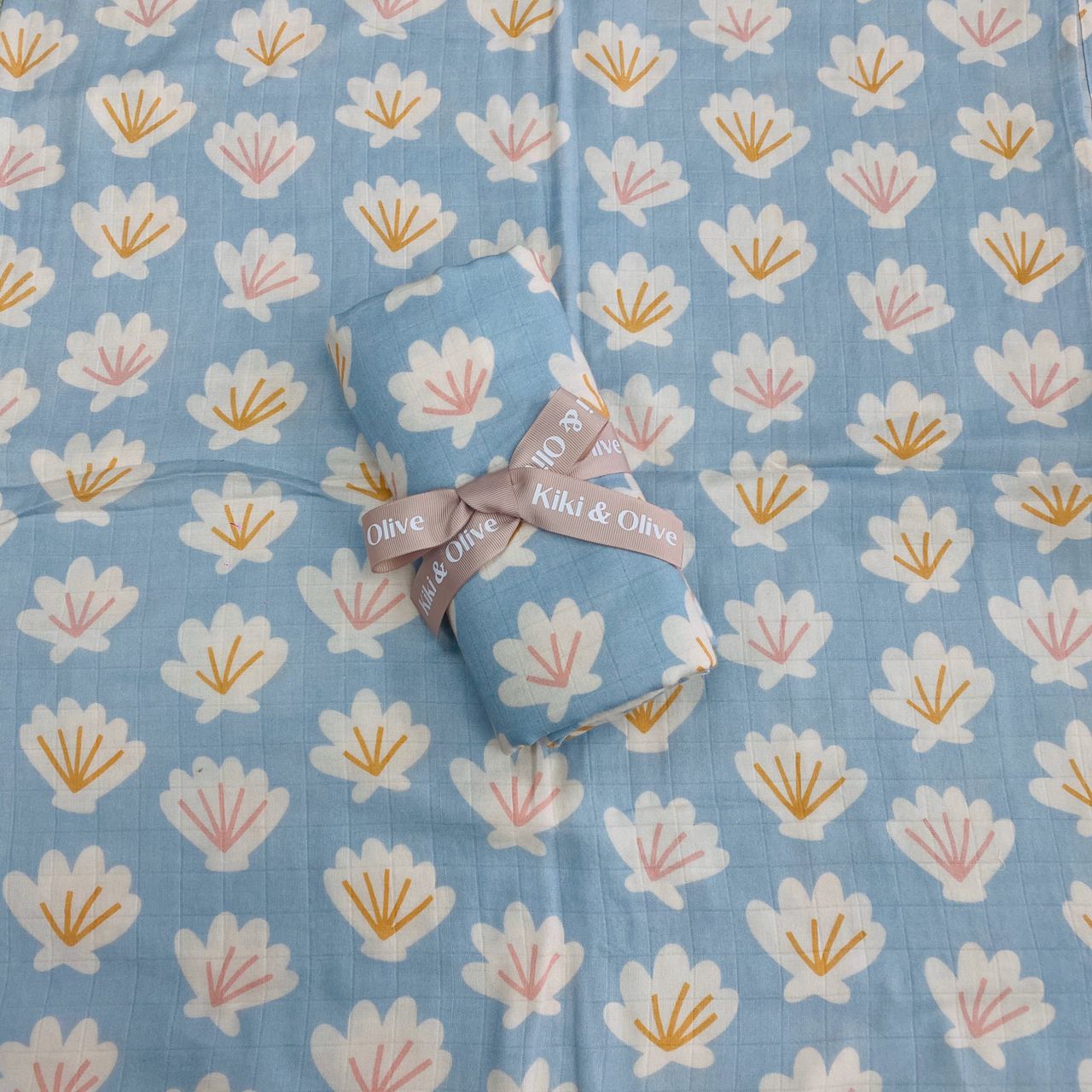 Shells muslin swaddle