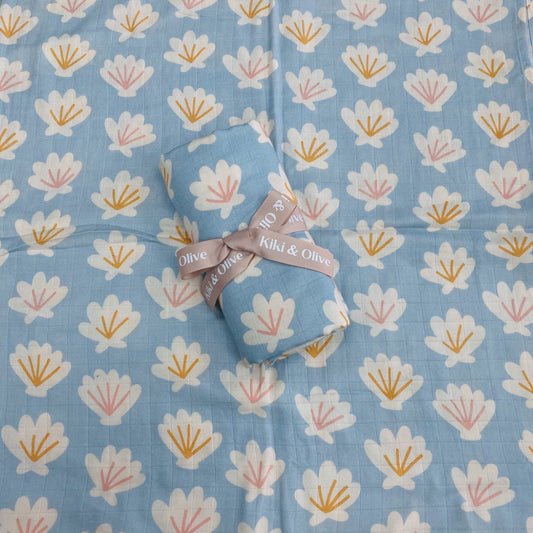 Shells muslin swaddle